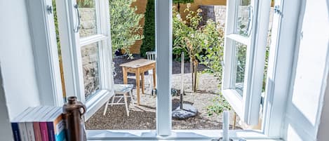 المنشأة من الداخل