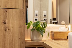 Chalet Supérieur, vue jardin, côté jardin | Salle de bain