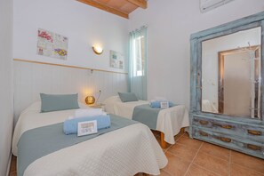 2 bedrooms, in-room safe, iron/ironing board, free WiFi
