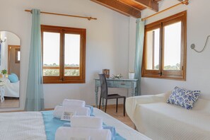 2 chambres, fer et planche Ă repasser, draps fournis