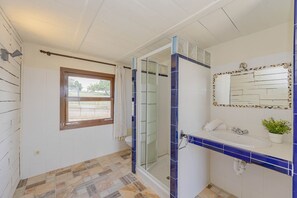Dusche, Haartrockner, Handtücher
