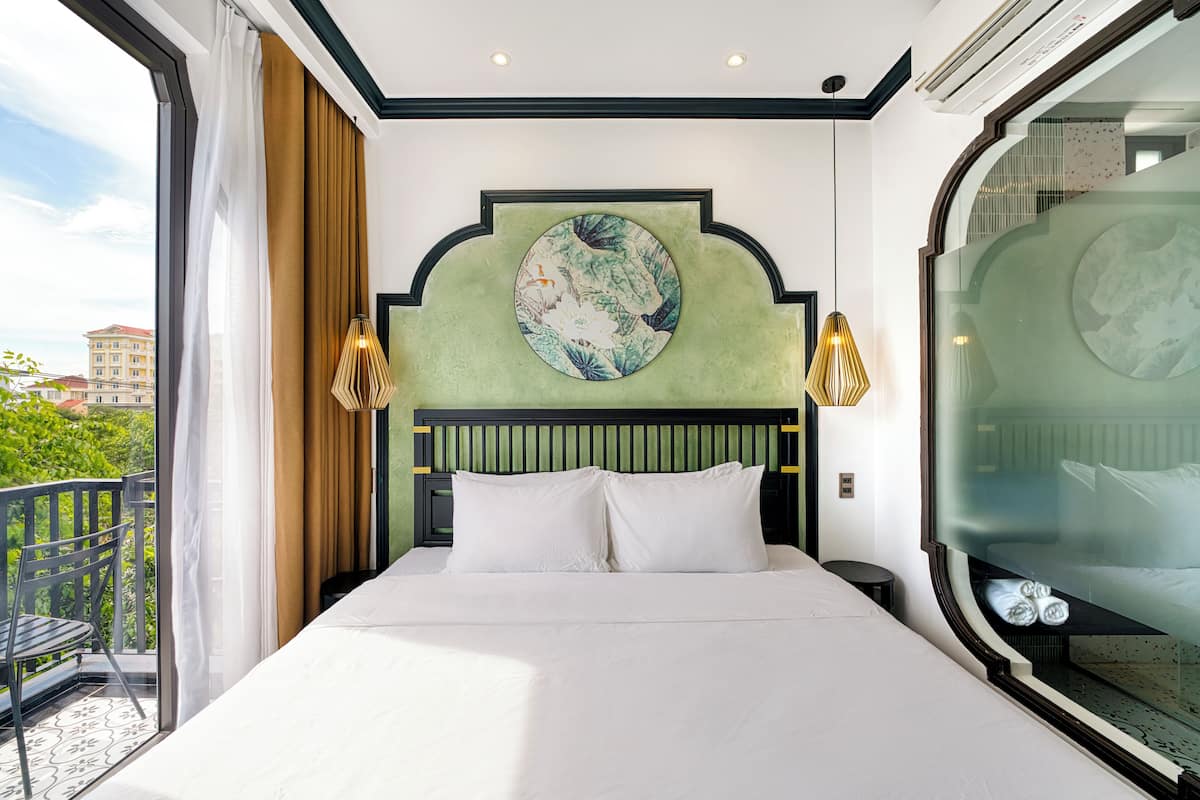 Minibar, in-room safe, blackout drapes, soundproofing