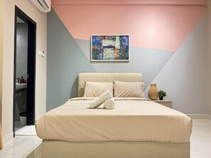 Desk, bed sheets - Edumetro  Subang Jaya (Subang Jaya)