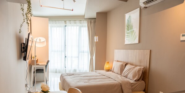 City Studio | Desk, bed sheets - Edumetro  Subang Jaya (Subang Jaya)