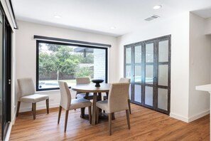 Dining - Pool Home Nr DT + River Walk + Alamo | WiFi Yard (Castle Hills)