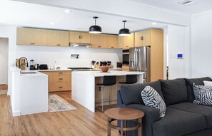 Smart TV, offices - Pool Home Nr DT + River Walk + Alamo | WiFi Yard (Castle Hills)