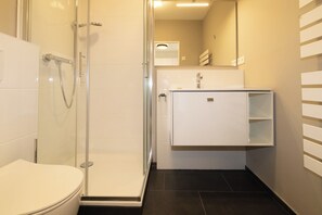 Shower, hair dryer - Completely newly renovated vacation apartment for 2 people in the heart of Hörnum. (Hörnum (Sylt))