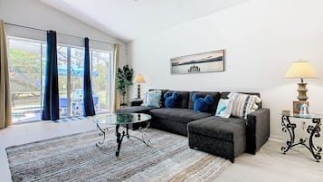 Smart-TV, Bücher, Arbeitsbereiche, Drucker