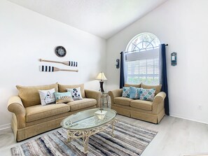 Smart-TV, bøker, kontorer og printere