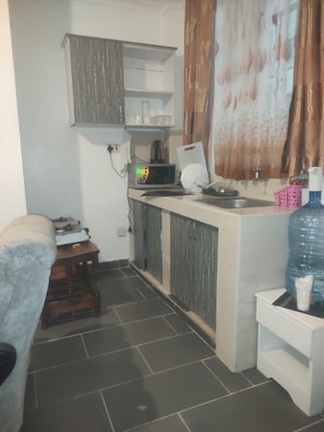 Fridge, microwave, stovetop, electric kettle - JKIA RESORT
ESIDAI APARTMENT
SGR RESORT (Machakoes)