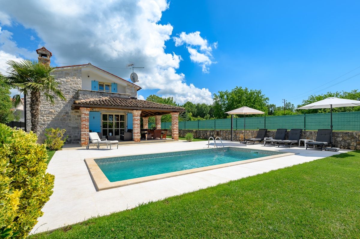 My Villa Ida with pool in Višnjan, Istria