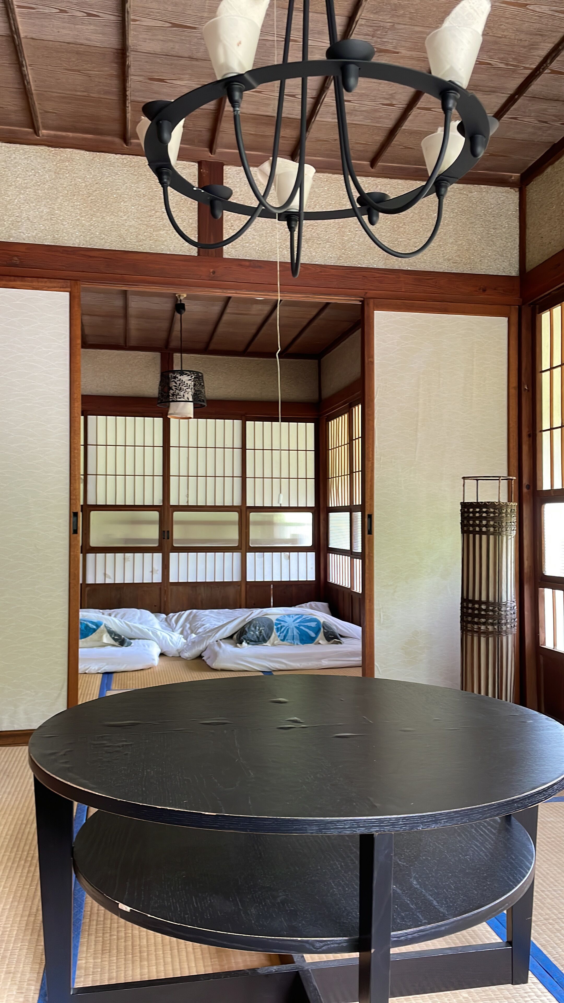 6 makuuhuonetta, tallelokero huoneessa, työpöytä, Wi-Fi