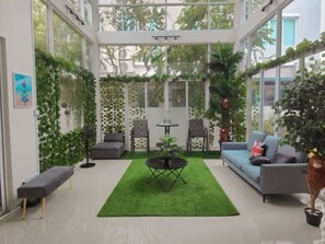 Interior - Barnett Georgetown Near Island Hospital Room 2 (George Town)