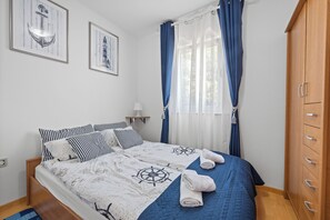 Familieleilighet, 2 soverom (Mery's Sunny Pool Apartment) | 2 soverom, wi-fi (inkludert) og sengetøy