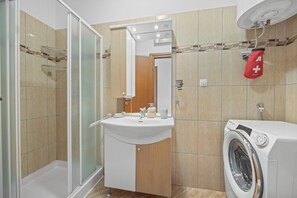 Bathroom - Mery's Sunny Pool Apartment (Vodnjan)