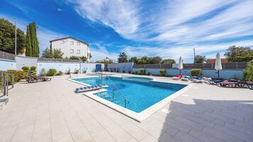 Außenpool (je nach Saison geöffnet)