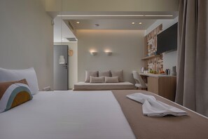 Premium bedding, memory foam beds, soundproofing, iron/ironing board - Sandy Seaside Suites (Nea Propontida)