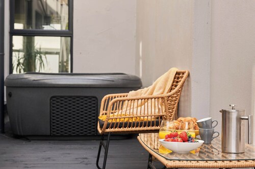 Beautiful 5 Bed Terrace with Hot Tub.