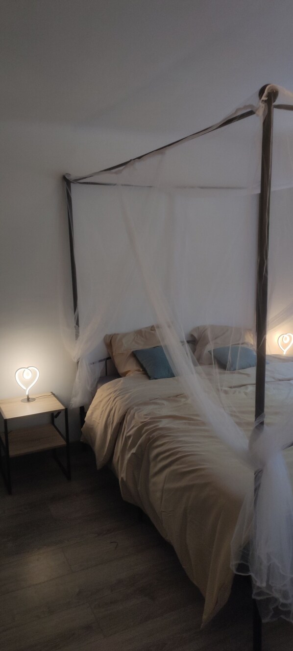 1 chambre, lit parapluie, Wi-Fi, draps fournis