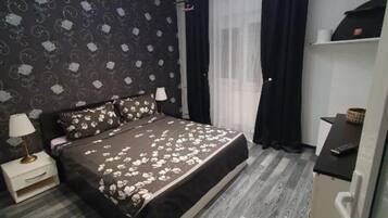 2 chambres, bureau, fer et planche à repasser