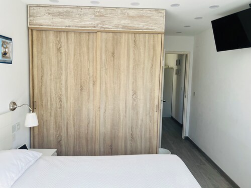 Cozy, very comfortable, very close to the beach.