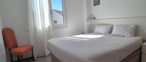 2 chambres, fer et planche Ă repasser, Wi-Fi gratuit, draps fournis