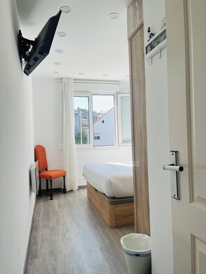 2 habitaciones, tabla de planchar con plancha y wifi gratis 