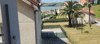 Cozy, very comfortable, very close to the beach.