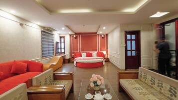 Luxury Double Room, City View | Hypo-allergenic bedding, down duvets, desk, soundproofing