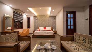 Luxury Double Room, City View | Soundproofing, free WiFi