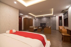 Luxury Double Room, City View | Soundproofing, free WiFi - Queen's Hotel (Hanoi)