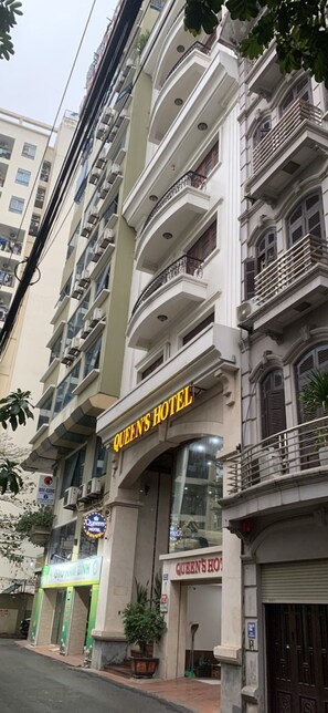 Front of property - Queen's Hotel (Hanoi)