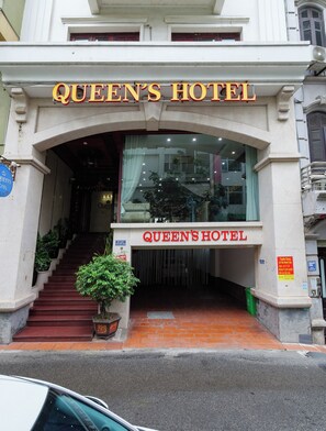 Front of property - Queen's Hotel (Hanoi)