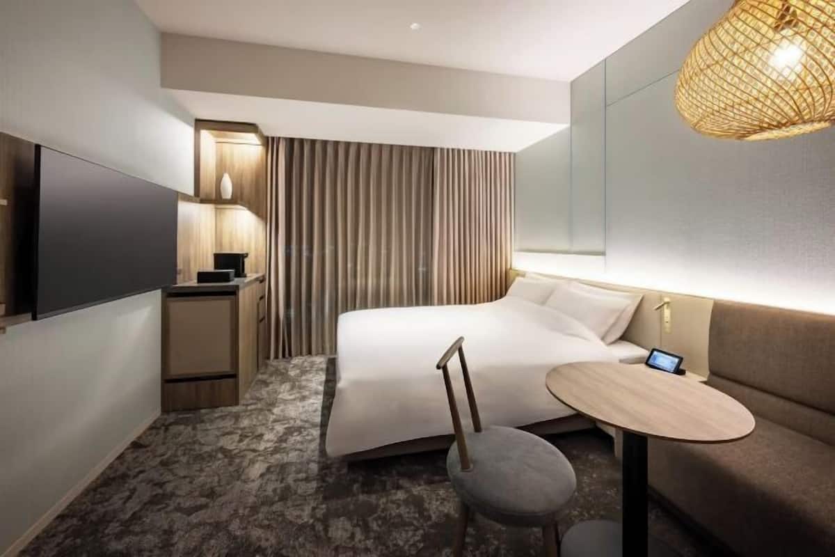 Edredons de pluma, Wi-Fi de cortesia, roupa de cama