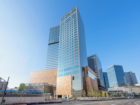 Exterior. Hotel Hankyu GRAN RESPIRE OSAKA