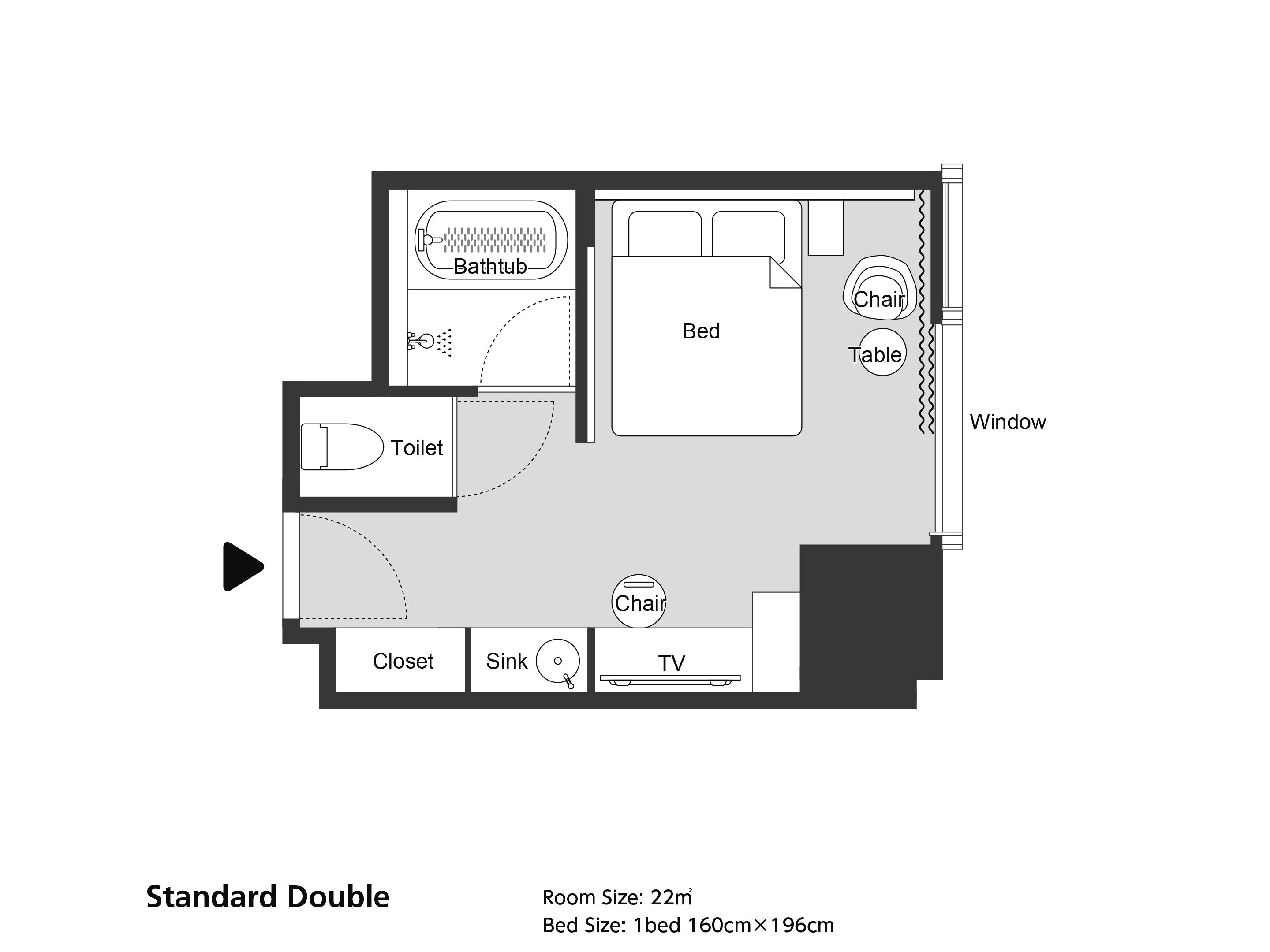 Indeling van een standaard tweeepersoonskamer met een bed, toilet, wastafel, kast, televisie en een raam.