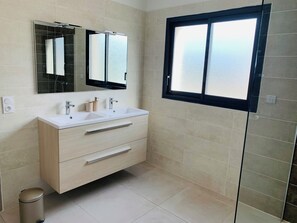 Shower, hair dryer, towels, toilet paper
