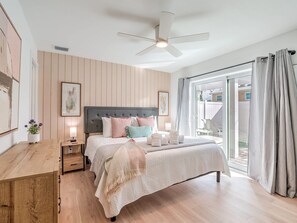 3 室のベッドルーム、デスク、アイロン / アイロン台、WiFi