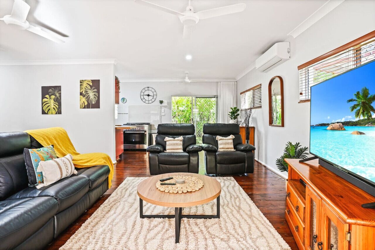 Relax At Sudbury Shores Beach House- Tropical Kewarra Beach Retreat | Lagoon Pool + Outdoor Bath - Trinity Beach