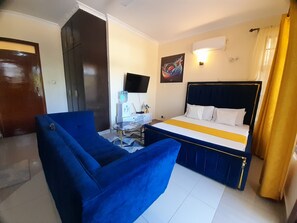 Business Studio | Living area | 24-inch Smart TV with digital channels - Lux Suites PK Ocean View Apartments (Mombasa)