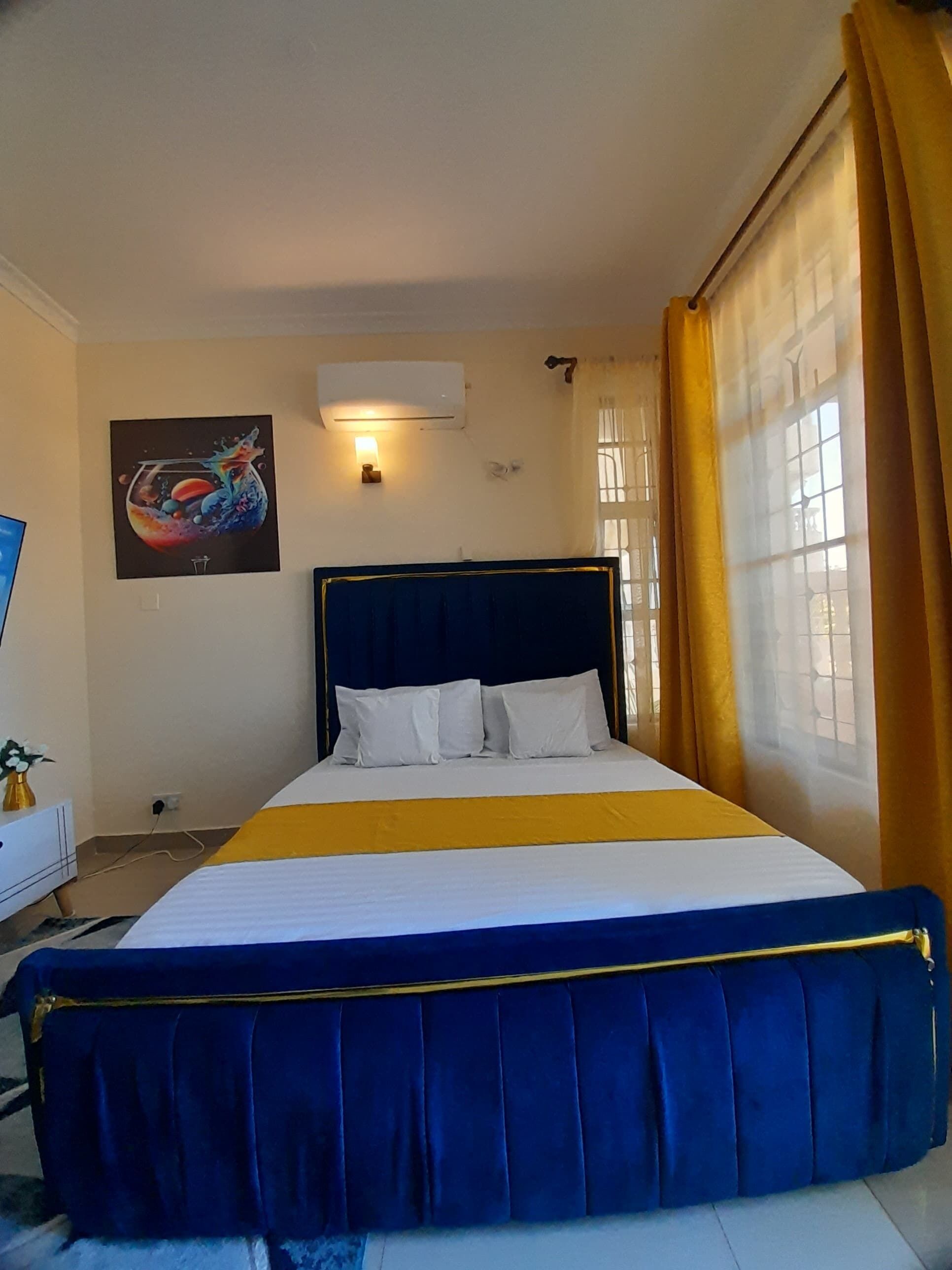 Estudio empresarial | Decoración personalizada, muebles diferentes y wifi gratis 