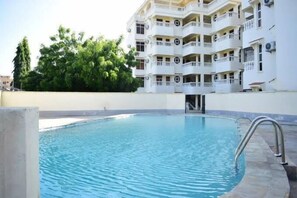 Outdoor pool - Lux Suites PK Ocean View Apartments (Mombasa)