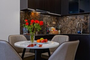 Dining tables - NEXUS LUMIERE RIVERSIDE (Ho Chi Minh City)