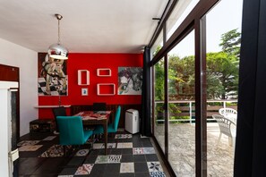 Apartment, 2 Bedrooms, Balcony, Garden View | Dining