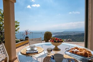 Villa, 4 Bedrooms, Private Pool, City View | Balcony