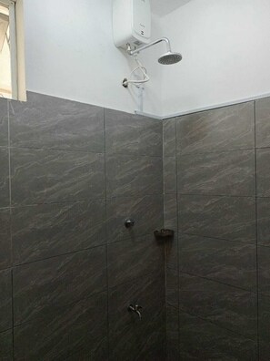 Apartamento | Banheiro | Chuveiro, toalhas de banho