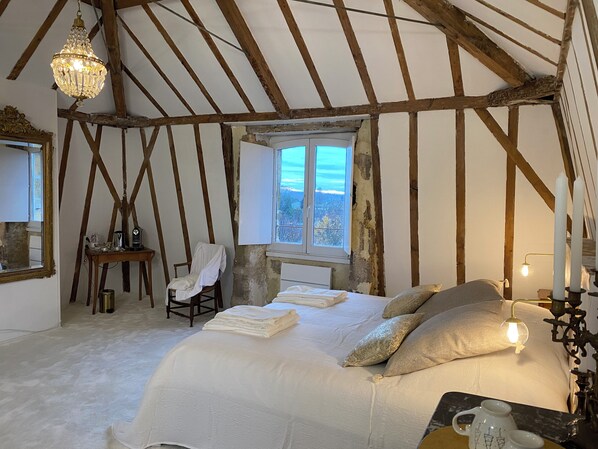 1 soverom, skrivebord, reiseseng for barn og wi-fi