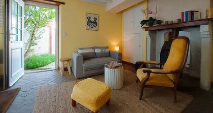 Countryside Retreat with Yoga and Massage Facilities, Near Historic Sites