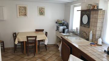Kühlschrank, Mikrowelle, Ofen