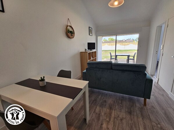 Interior - Cozy Cottage Near Beaches and Abbey – Terrace and All-Inclusive Rates (Saint-Michel-en-l'Herm)